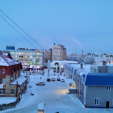 Dwuhcomnatnaya Quartira Engelsa 3 Centr Apartment Khanty-Mansiysk Bagian luar foto